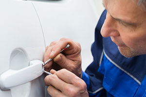 automotive locksmith